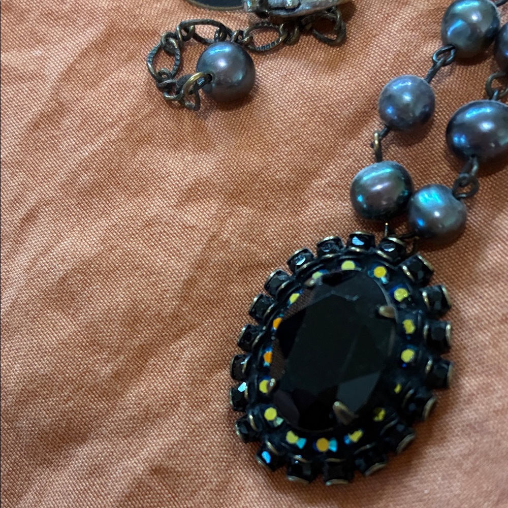 Elegant Faux Pearl Necklace
